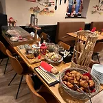Hotel A La Maison Rouge & Restaurant