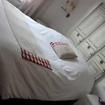 A La Maison Rouge & Restaurant Hotel