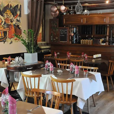 A La Maison Rouge Hôtel&restaurant Hotel 3*