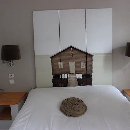 A La Maison Rouge & Restaurant 호텔 3*