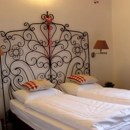 A La Maison Rouge & Restaurant Barr