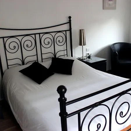 A La Maison Rouge & Restaurant Hotel 3*