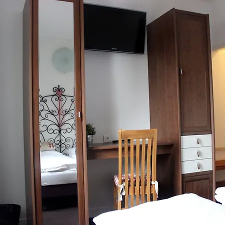 A La Maison Rouge & Restaurant 호텔 3*