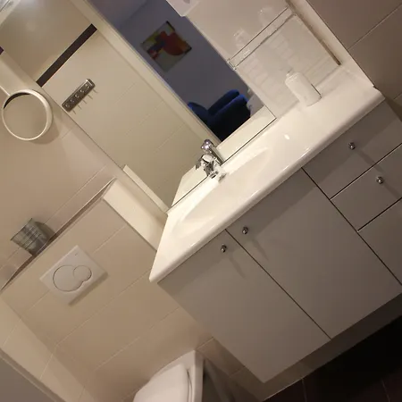 A La Maison Rouge & Restaurant