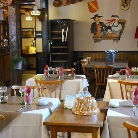 Szálloda A La Maison Rouge & Restaurant