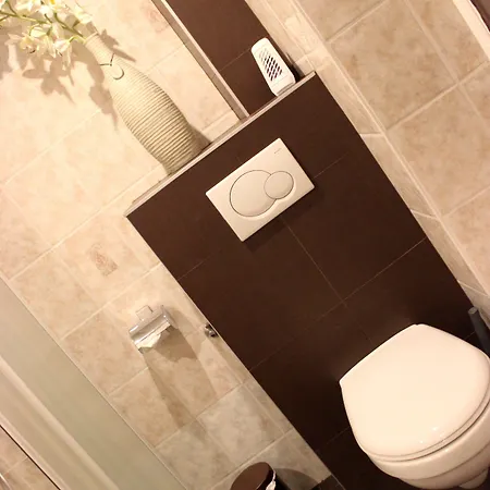 A La Maison Rouge & Restaurant Hotel