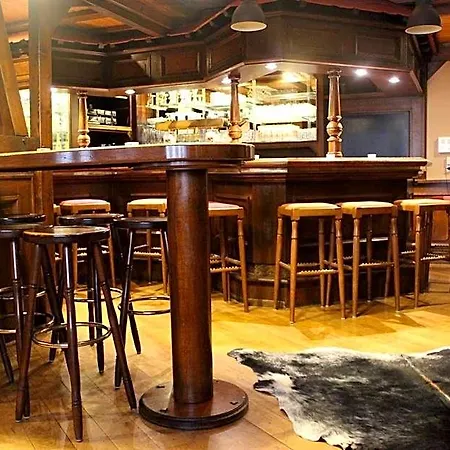 A La Maison Rouge & Restaurant Szálloda Barr