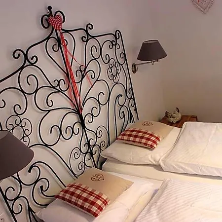 A La Maison Rouge & Restaurant Szálloda Barr