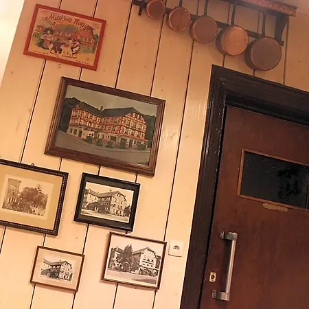 Szálloda A La Maison Rouge & Restaurant 3*