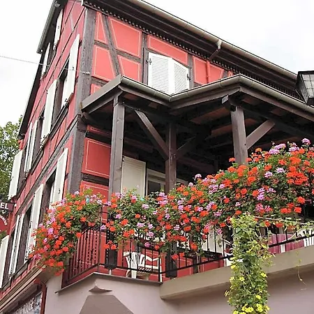 A La Maison Rouge & Restaurant