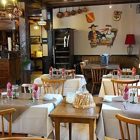 A La Maison Rouge & Restaurant Barr