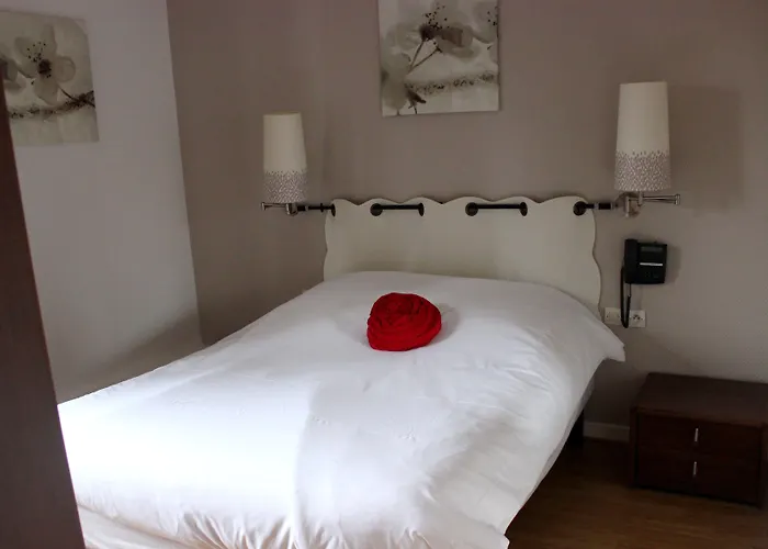 A La Maison Rouge & Restaurant מלון בר