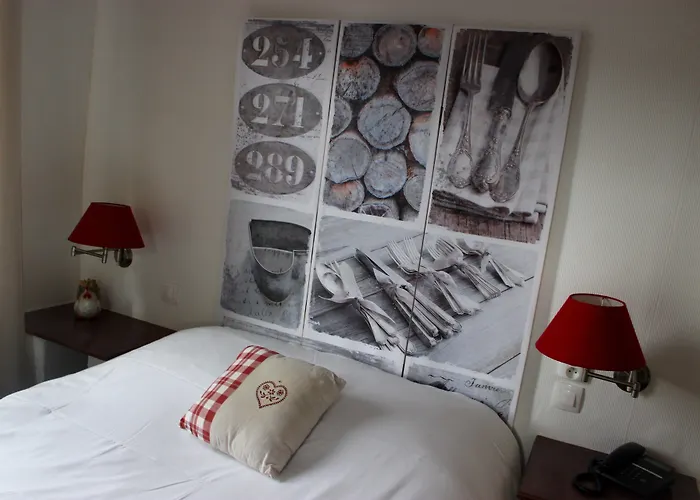 A La Maison Rouge & Restaurant 3* בר