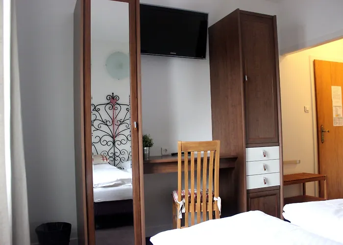 A La Maison Rouge & Restaurant Hotel 3*