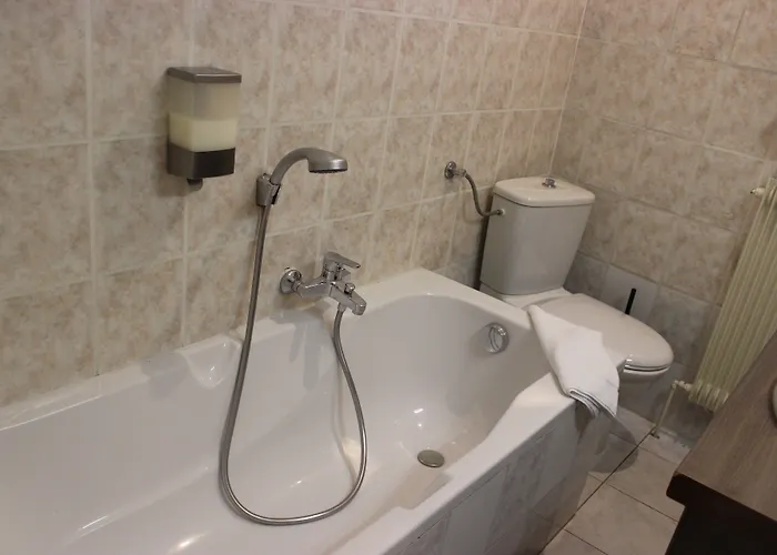 A La Maison Rouge & Restaurant Hotel