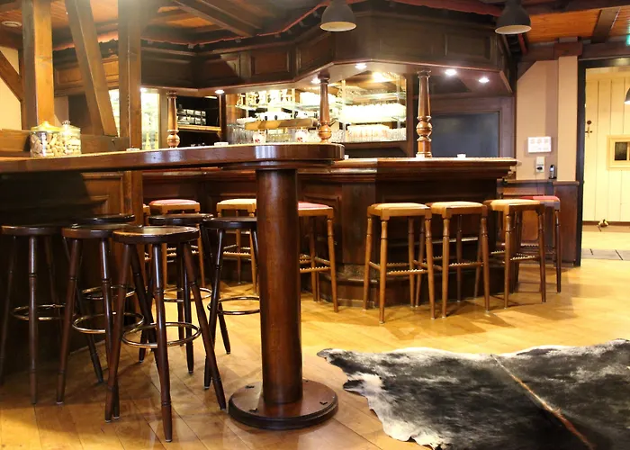 מלון A La Maison Rouge & Restaurant בר