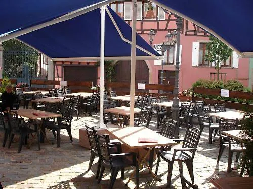 A La Maison Rouge & Restaurant 3* בר