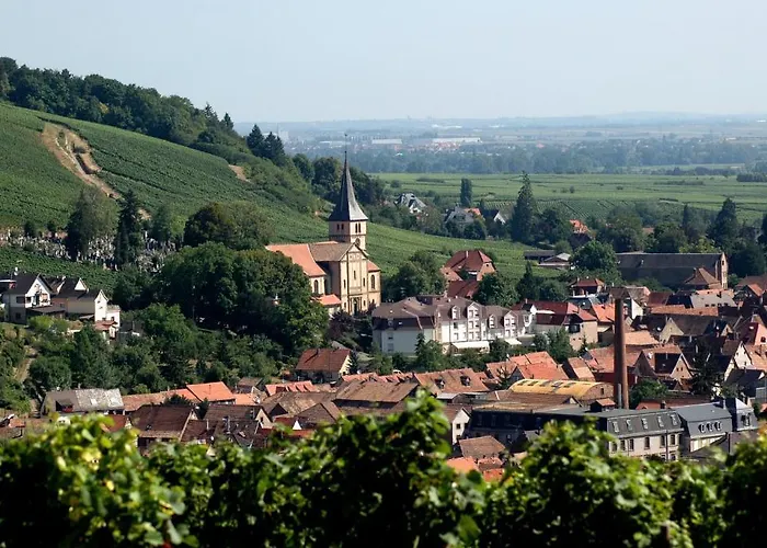 A La Maison Rouge & Restaurant Barr