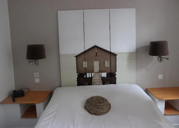 Hotel A La Maison Rouge & Restaurant